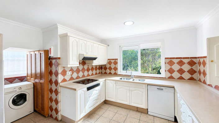 Image No.18-4 Bed Apartment for sale