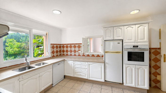 Image No.19-4 Bed Apartment for sale