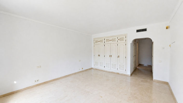 Image No.23-4 Bed Apartment for sale