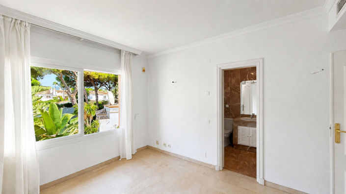 Image No.28-4 Bed Apartment for sale