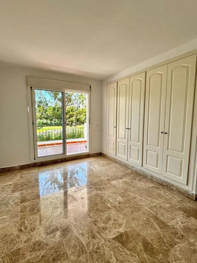 Image No.14-3 Bed Townhouse for sale