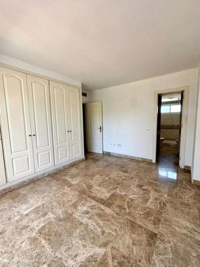 Image No.18-3 Bed Townhouse for sale