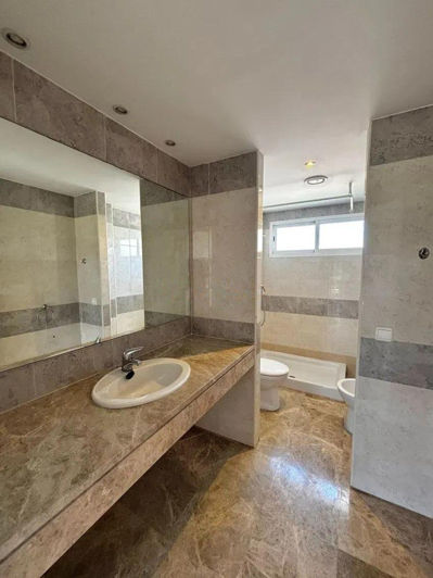 Image No.19-3 Bed Townhouse for sale