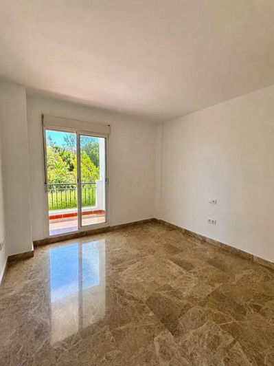 Image No.20-3 Bed Townhouse for sale