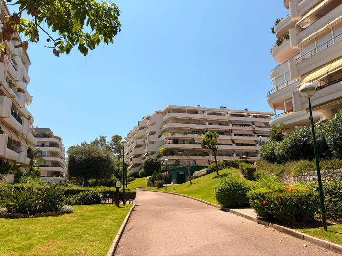 Image No.12-2 Bed Apartment for sale