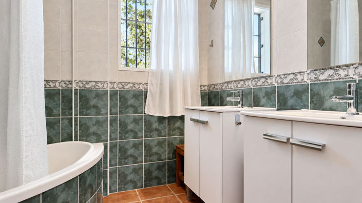 Image No.38-5 Bed Villa for sale