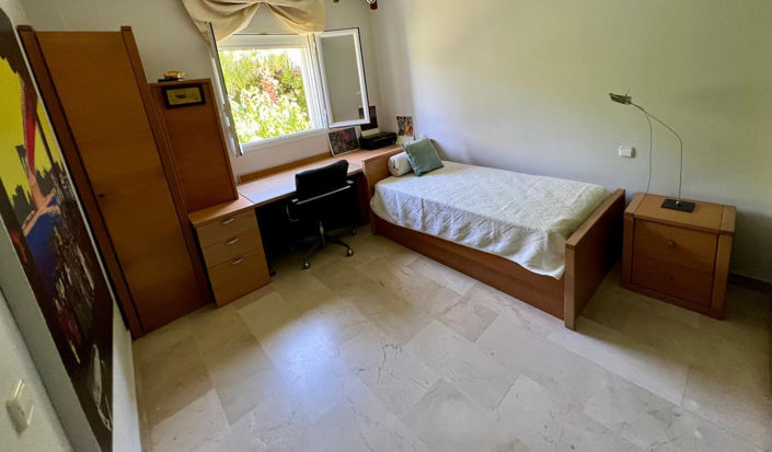 Image No.4-4 Bed Townhouse for sale
