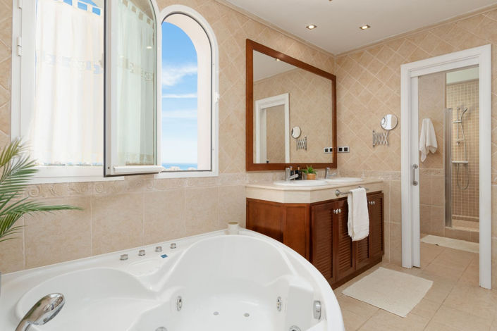 Image No.27-5 Bed Villa for sale