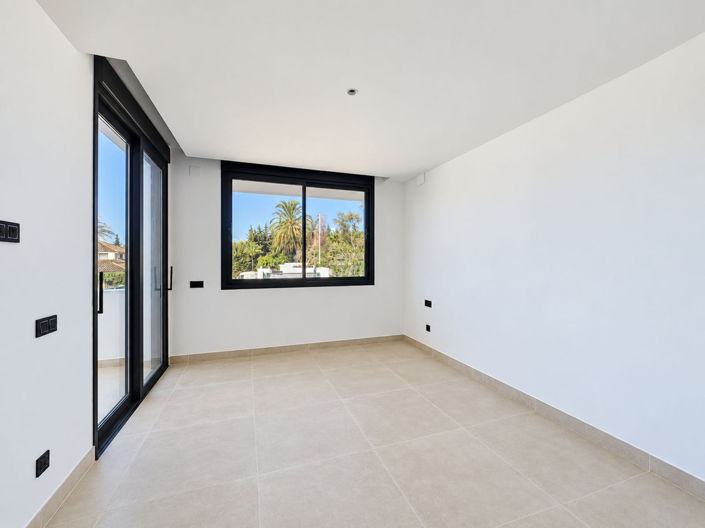 Image No.15-5 Bed Villa for sale