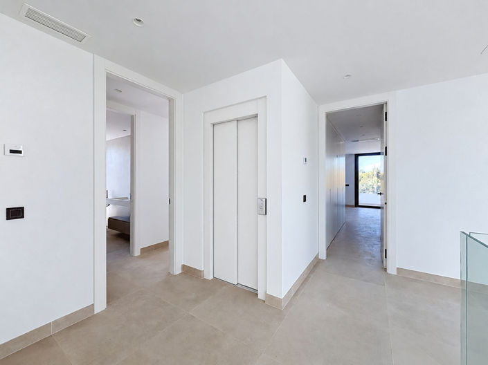Image No.17-5 Bed Villa for sale