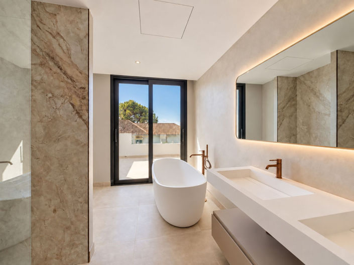 Image No.20-5 Bed Villa for sale