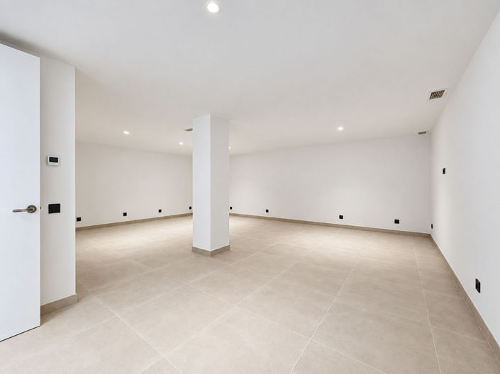 Image No.42-5 Bed Villa for sale