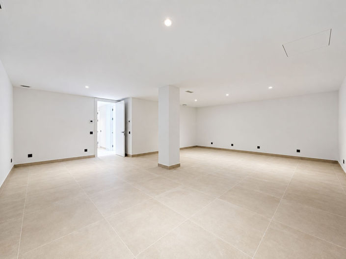 Image No.43-5 Bed Villa for sale