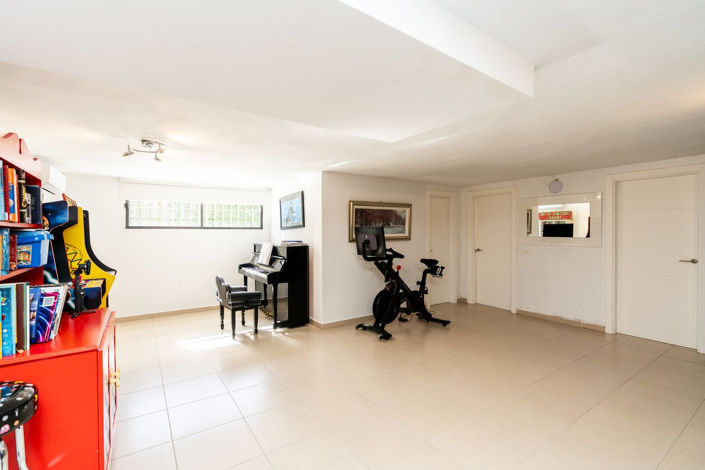 Image No.27-5 Bed Villa for sale