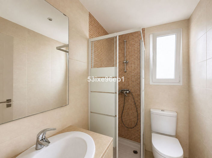 Image No.7-Appartement de 2 chambres à vendre à Estepona
