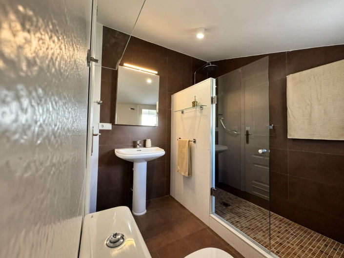Image No.20-3 Bed Apartment for sale