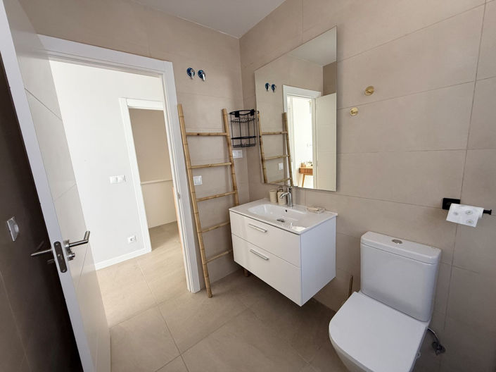 Image No.33-4 Bed Semi-Detached for sale