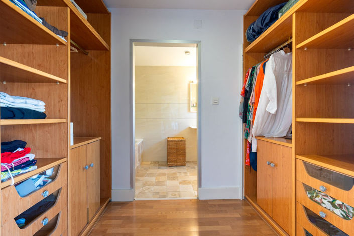 Image No.20-4 Bed Apartment for sale