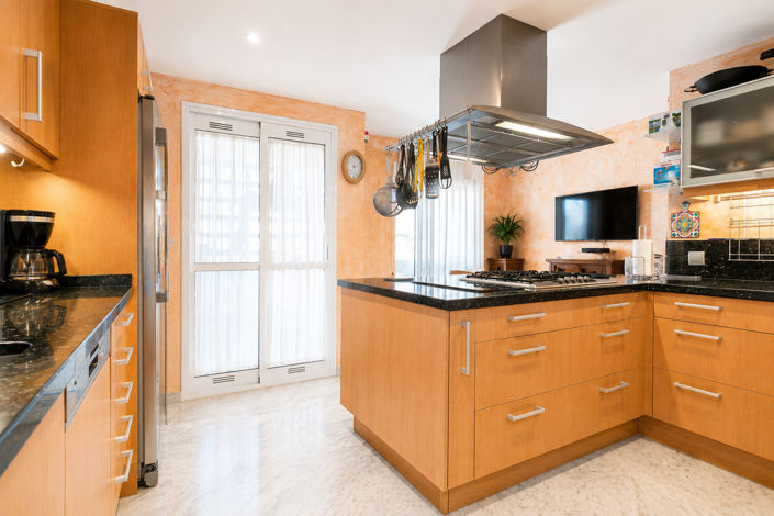 Image No.16-4 Bed Apartment for sale