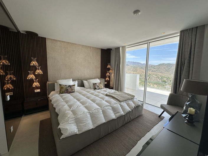 Image No.20-3 Bed Apartment for sale