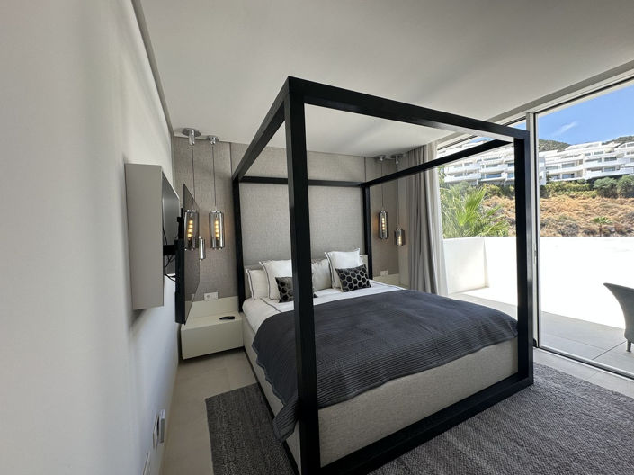 Image No.24-3 Bed Apartment for sale