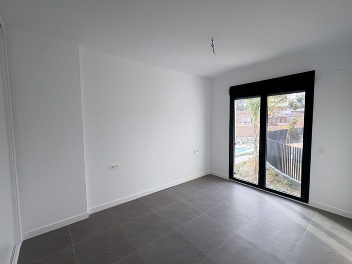 Image No.26-3 Bed Apartment for sale