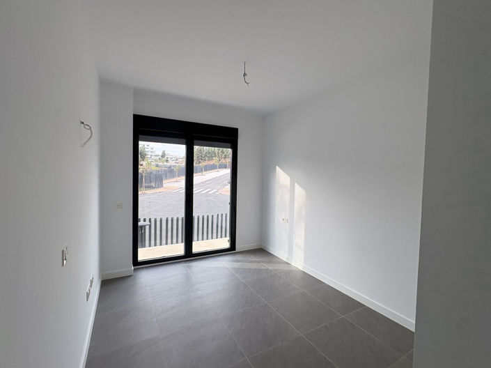 Image No.30-3 Bed Apartment for sale
