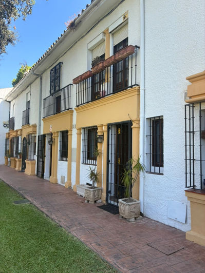 Image No.19-3 Bed Townhouse for sale