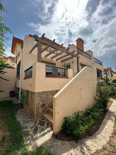 Image No.18-3 Bed Semi-Detached for sale