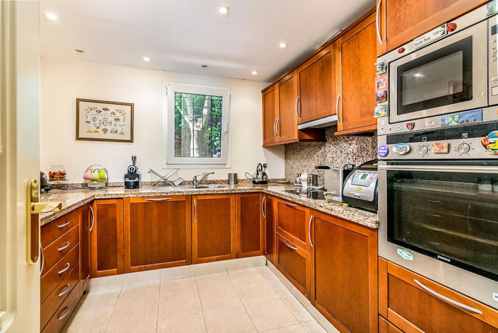 Image No.16-4 Bed Semi-Detached for sale