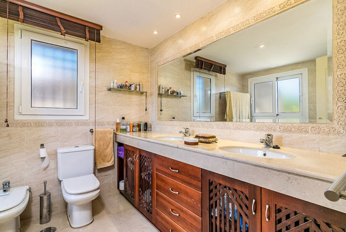 Image No.19-4 Bed Semi-Detached for sale