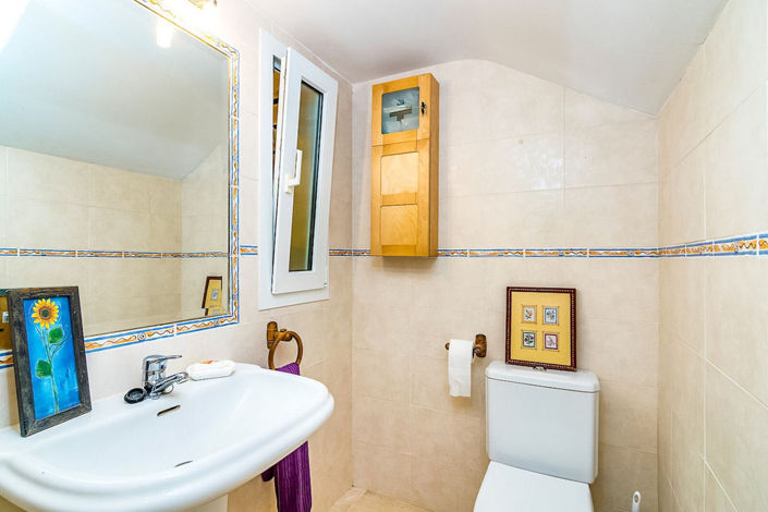 Image No.20-4 Bed Semi-Detached for sale