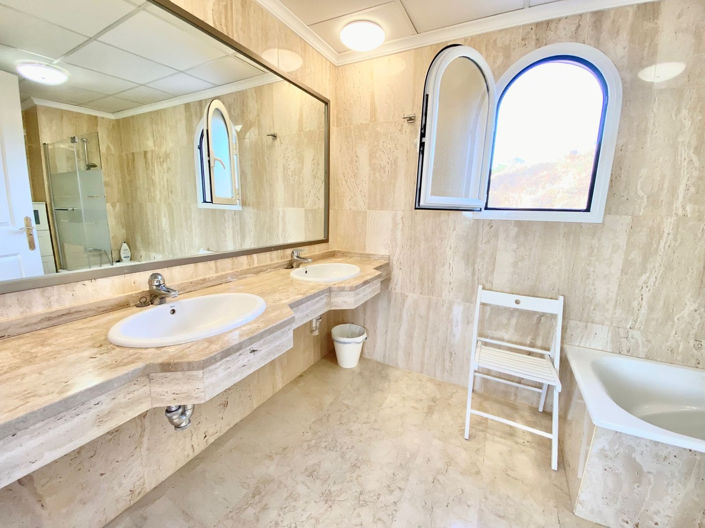 Image No.24-3 Bed Apartment for sale