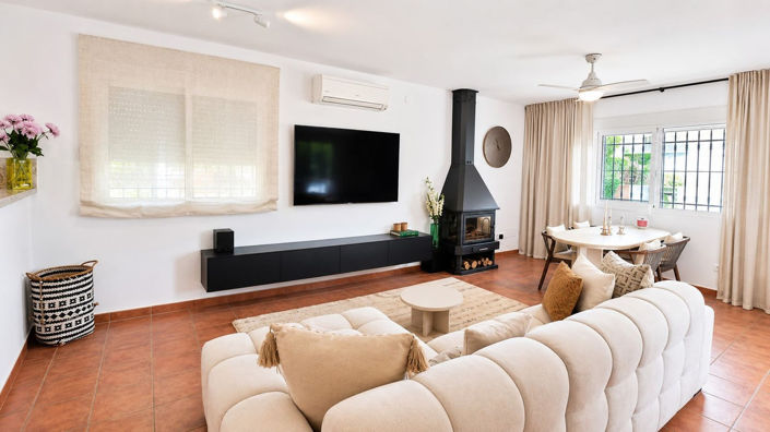Image No.2-4 Bed Villa for sale
