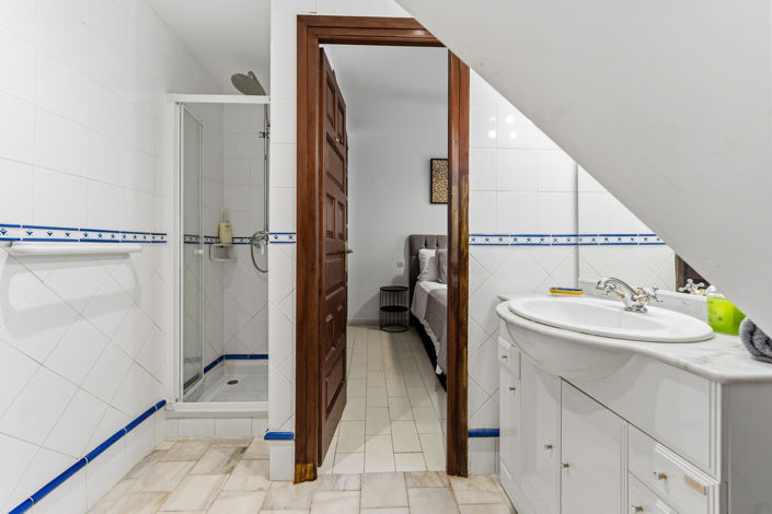 Image No.11-2 Bed Townhouse for sale