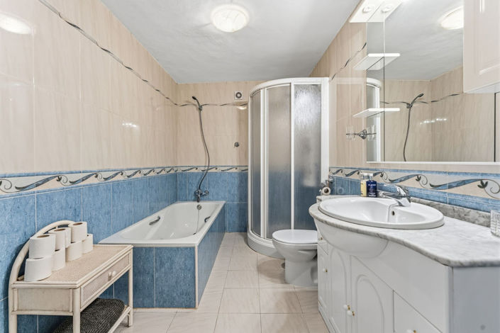 Image No.15-2 Bed Townhouse for sale