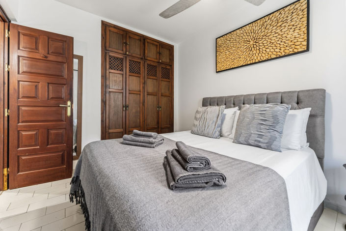 Image No.9-2 Bed Townhouse for sale