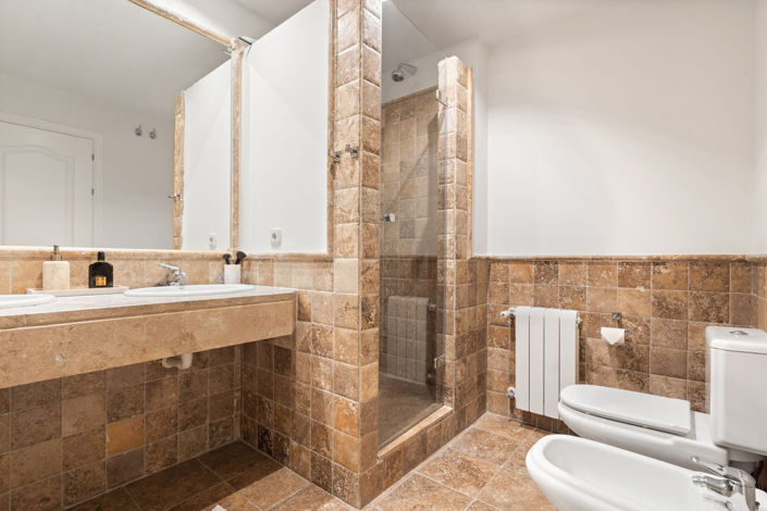 Image No.20-2 Bed Apartment for sale