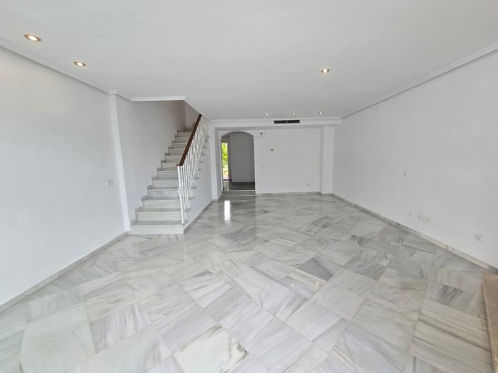 Image No.14-3 Bed Townhouse for sale
