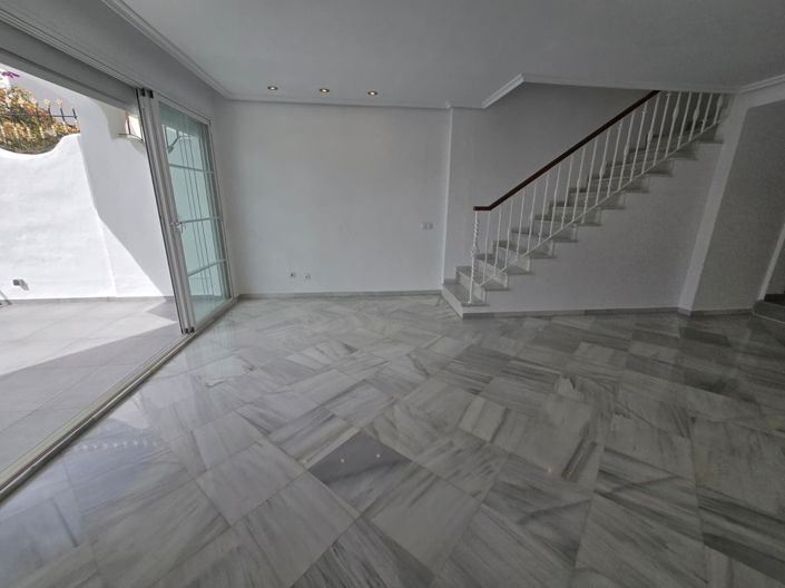 Image No.16-3 Bed Townhouse for sale