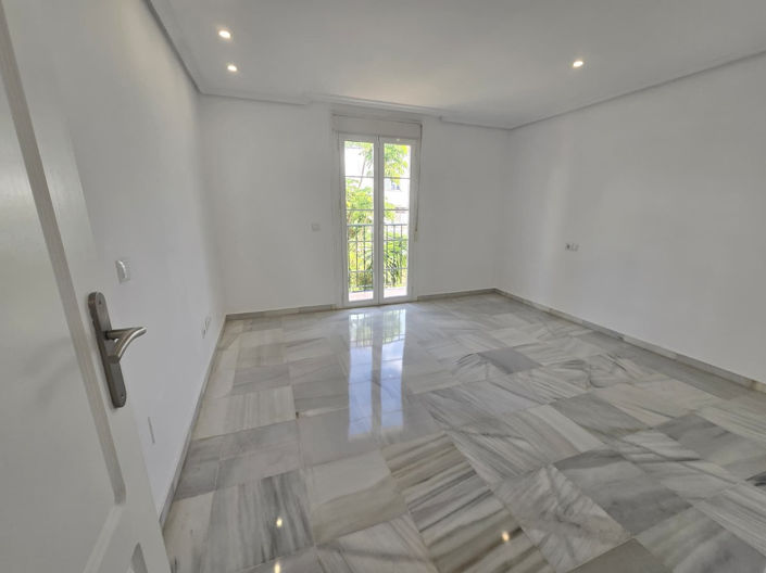 Image No.21-3 Bed Townhouse for sale