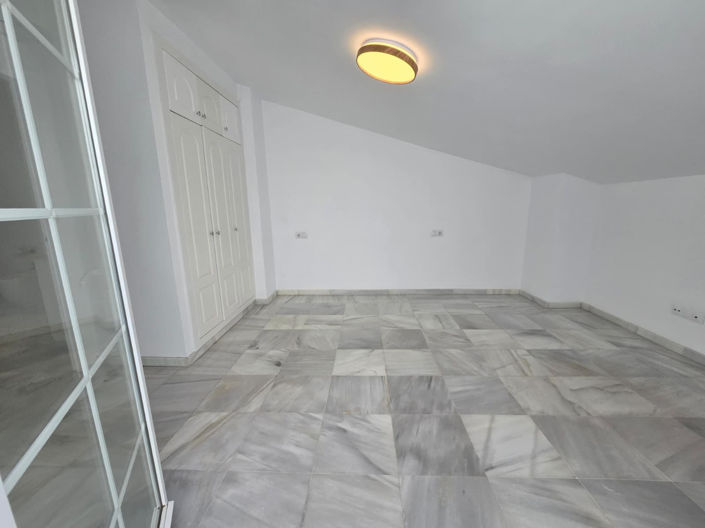Image No.27-3 Bed Townhouse for sale