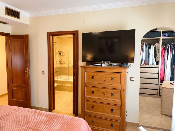 Image No.15-4 Bed Apartment for sale