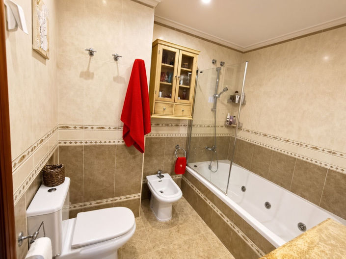 Image No.20-4 Bed Apartment for sale