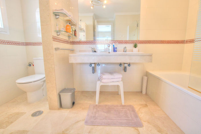 Image No.28-4 Bed Apartment for sale