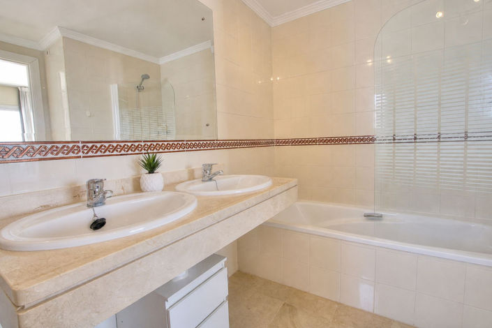 Image No.29-4 Bed Apartment for sale