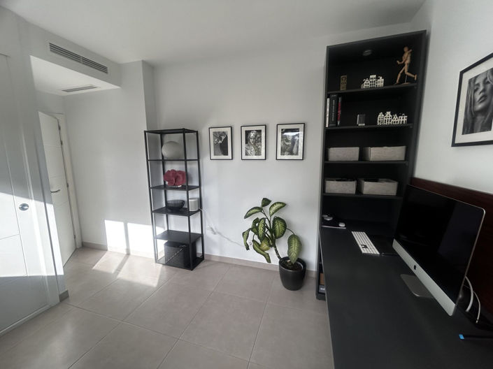 Image No.21-3 Bed Apartment for sale