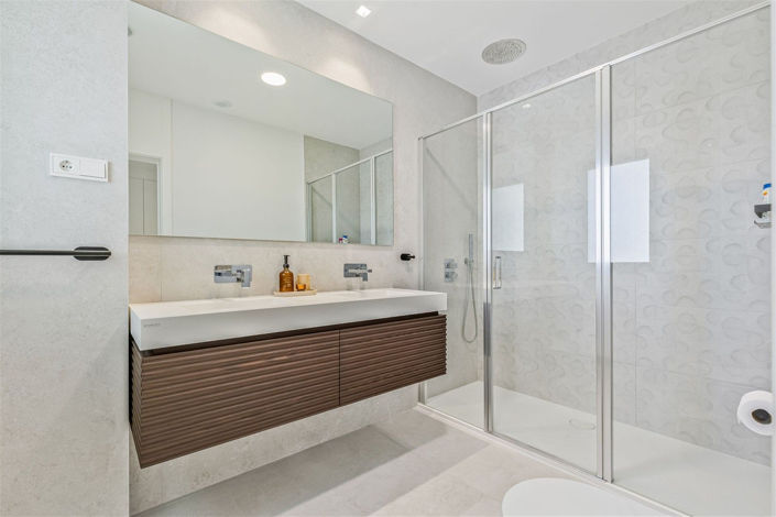 Image No.17-3 Bed Apartment for sale