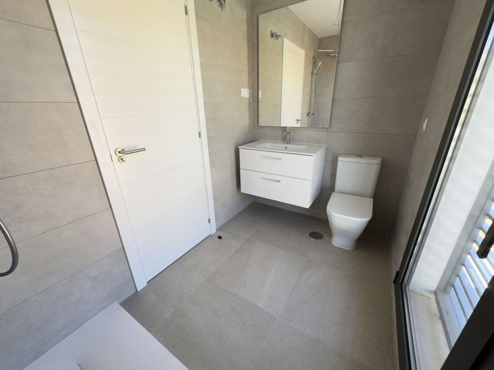 Image No.16-3 Bed Semi-Detached for sale