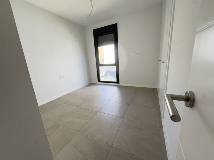 Image No.18-3 Bed Semi-Detached for sale